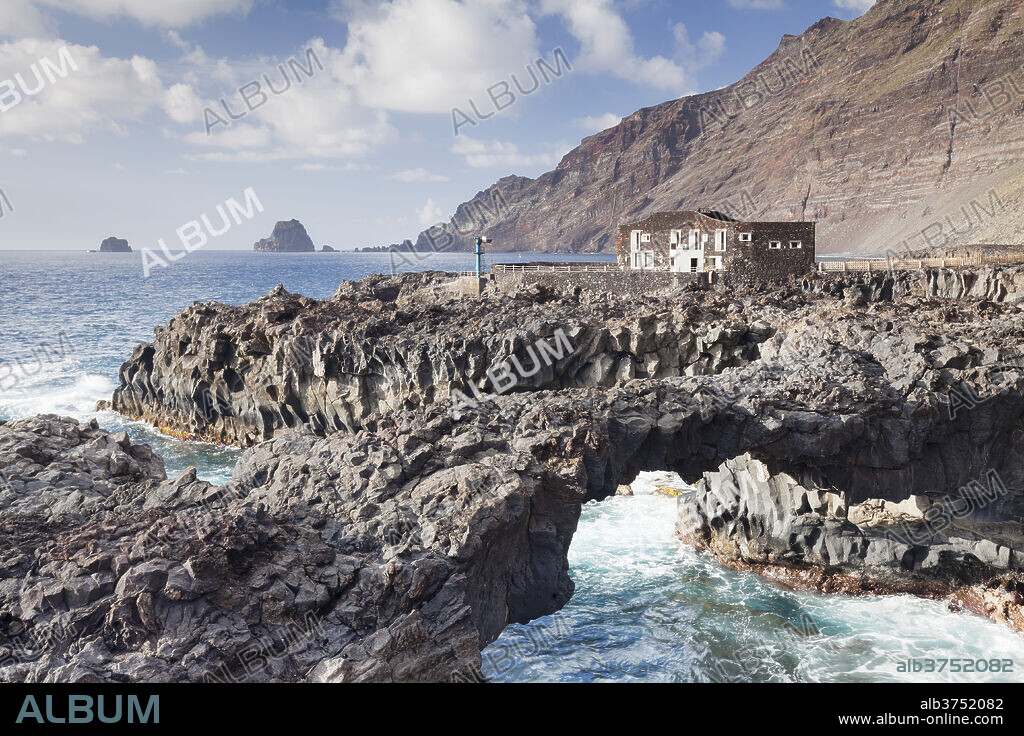 Rock arch and Hotel Punta Grande, Las Puntas, El Golfo, lava coast, UNESCO biosphere reserve, El Hierro, Canary Islands, Spain, Atlantic, Europe.