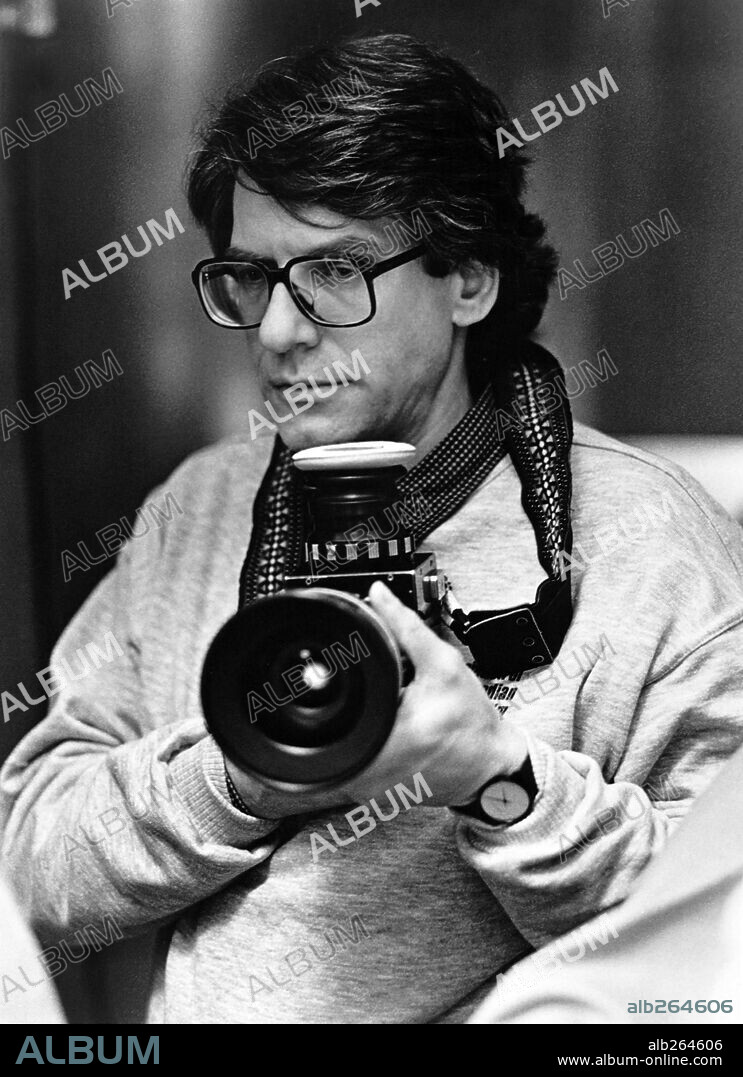 DAVID CRONENBERG in DEAD RINGERS, 1988, directed by DAVID CRONENBERG. Copyright Mantle Clinic II.