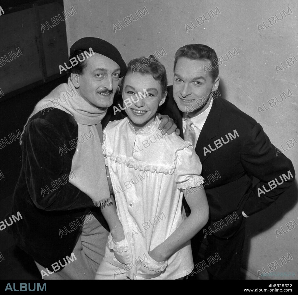 Göteborg oktober 1957 - Skådespelarna Ulla Sjöblom - Herman Ahlsell (th) samt Georg Åhrlin - *** Local Caption *** GT. KAMERAREPORTAGE.