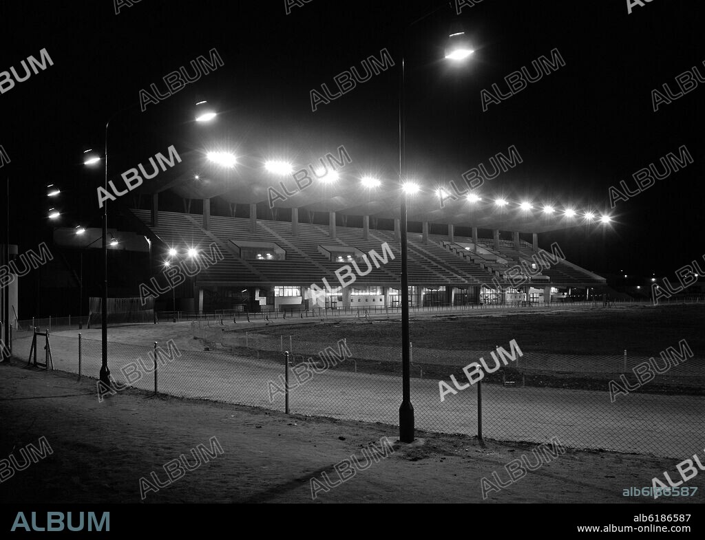 CANODROMO DE MADRID - FOTOGRAFIA EN BLANCO Y NEGRO - AÑOS 60.