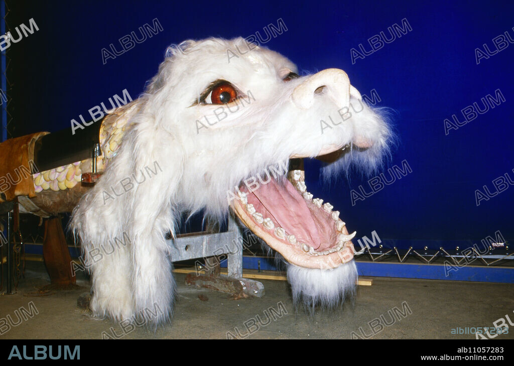 Head of the lucky dragon Fuchur from the film "The Neverending Story" in the museum on the tour through the Bavaria film studios in Geiselgasteig, Germany 1985.