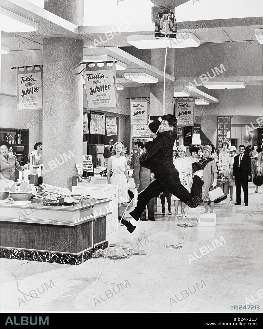 JERRY LEWIS en LÍO EN LOS GRANDES ALMACENES, 1963 (WHO'S MINDING THE STORE?), dirigida por FRANK TASHLIN. Copyright PARAMOUNT PICTURES.