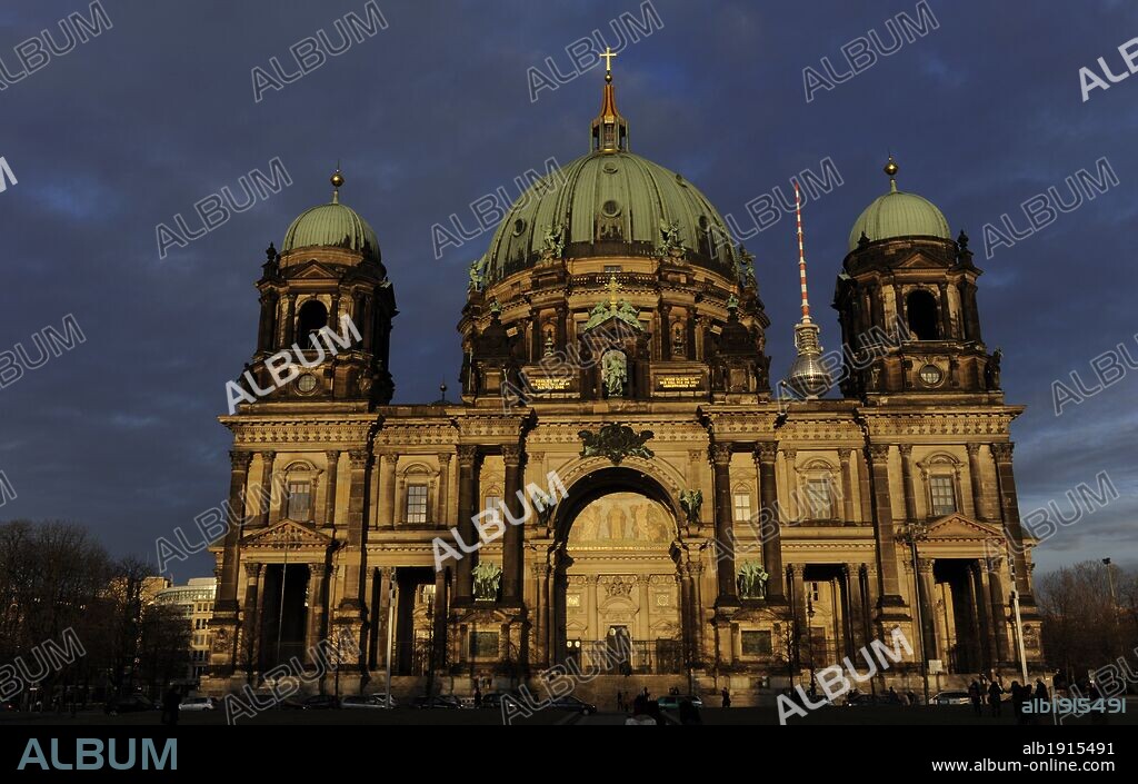 ALEMANIA. BERLIN. Exterior de la CATEDRAL DE BERLIN (Berliner Dom en alemán). Templo de la Iglesia Evangélica. Estilo Neoclásico. 1895-1905. Europa.