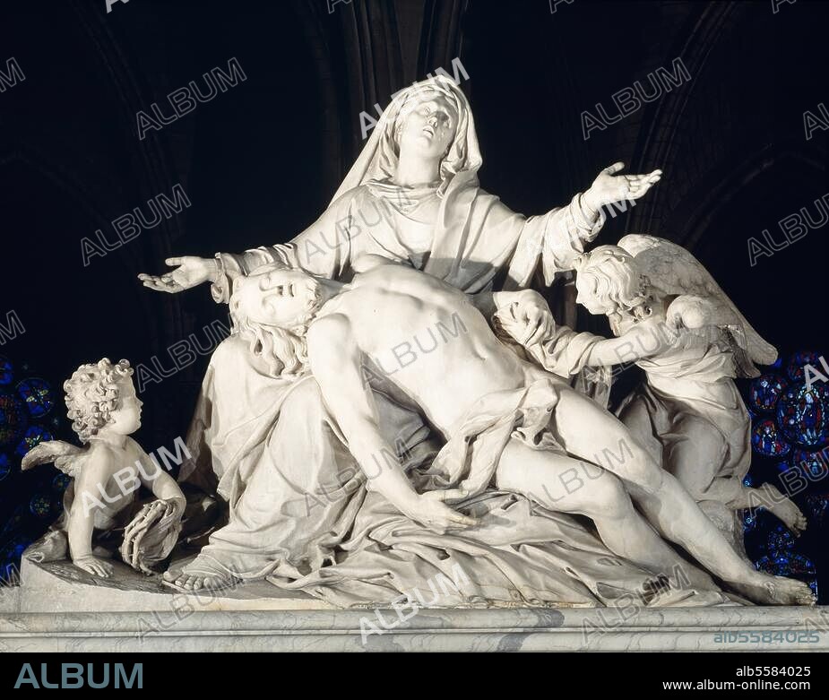 Paris Cathédrale Notre-Dame, Maître-autel. (1712-28 ; arch.: Robert de Cotte). "Vierge de pitié" (Pietà). Sculpture, 1725, de Nicolas Coustou. (1658-1733). Marbre, H. 2,30.
