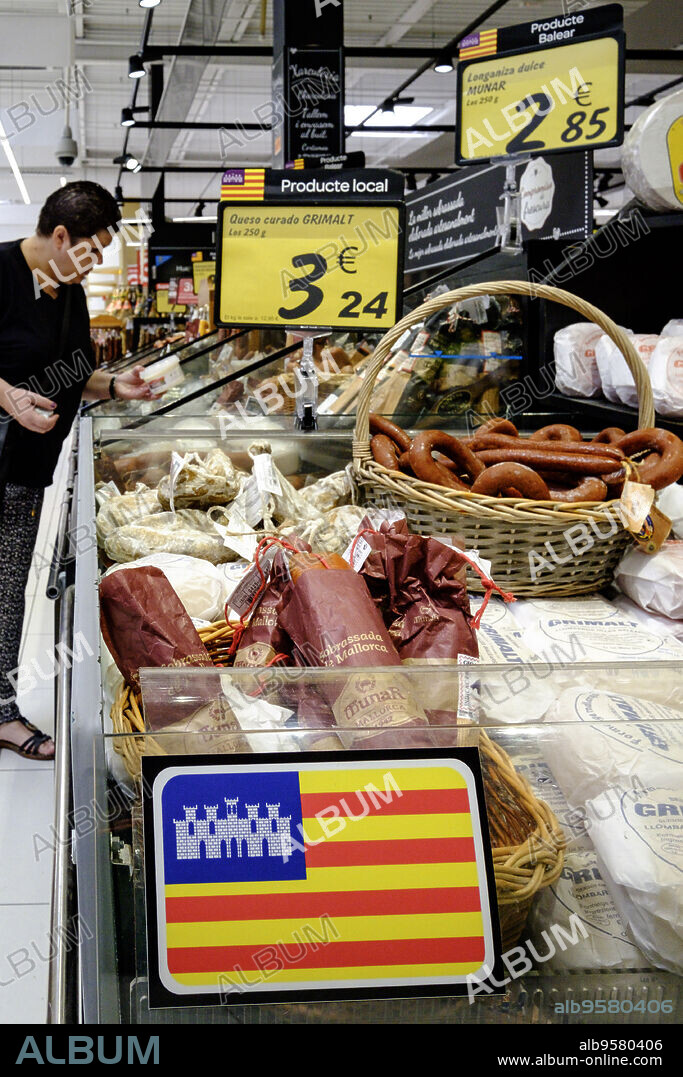 distintivo de producto balear, hipermercado Carrefour, centro comercial del Coll den Rabassa ,Mallorca, balearic islands, spain, europe.