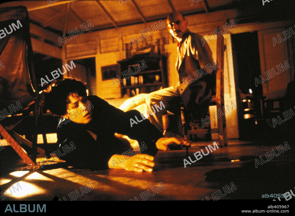 BEN KINGSLEY y SIGOURNEY WEAVER en MUERTE Y LA DONCELLA, 1994 (DEATH AND THE MAIDEN), dirigida por ROMAN POLANSKI. Copyright CAPITOL FILMS/TF1 FILMS/CHANNEL FOUR FILMS.
