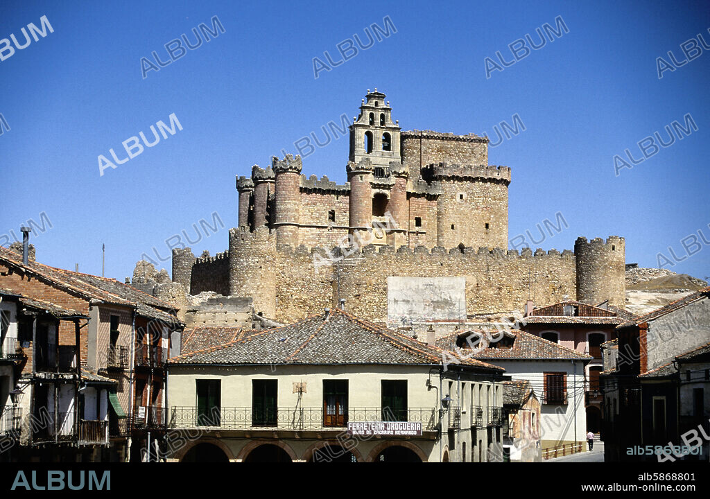 plaza mayor /main square in Turégano; castle / church (romanesque gothic).