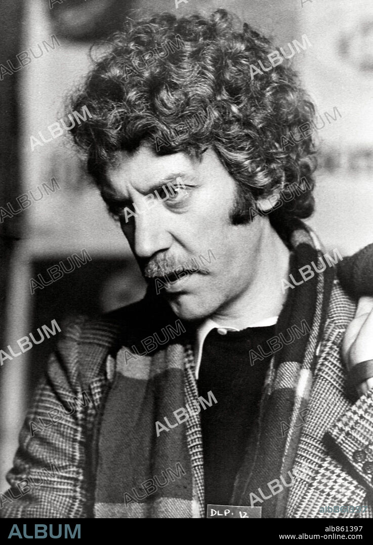 DONALD SUTHERLAND en AMENAZA EN LA SOMBRA, 1973 (DON'T LOOK NOW), dirigida por NICOLAS ROEG. Copyright CASEY PRODUCTIONS-ELDORADO FILMS-BL.