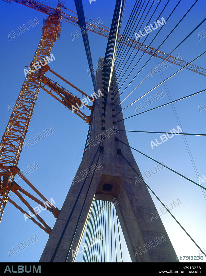 JOSE LUIS CANCIO MARTINS-ARQUITECTO PORTUGUES. PUENTE INTERNACIONAL DEL GUADIANA CONSTRUIDO EN 1991 SOBRE EL RIO GUADIANA - FOTO AÑOS 90.