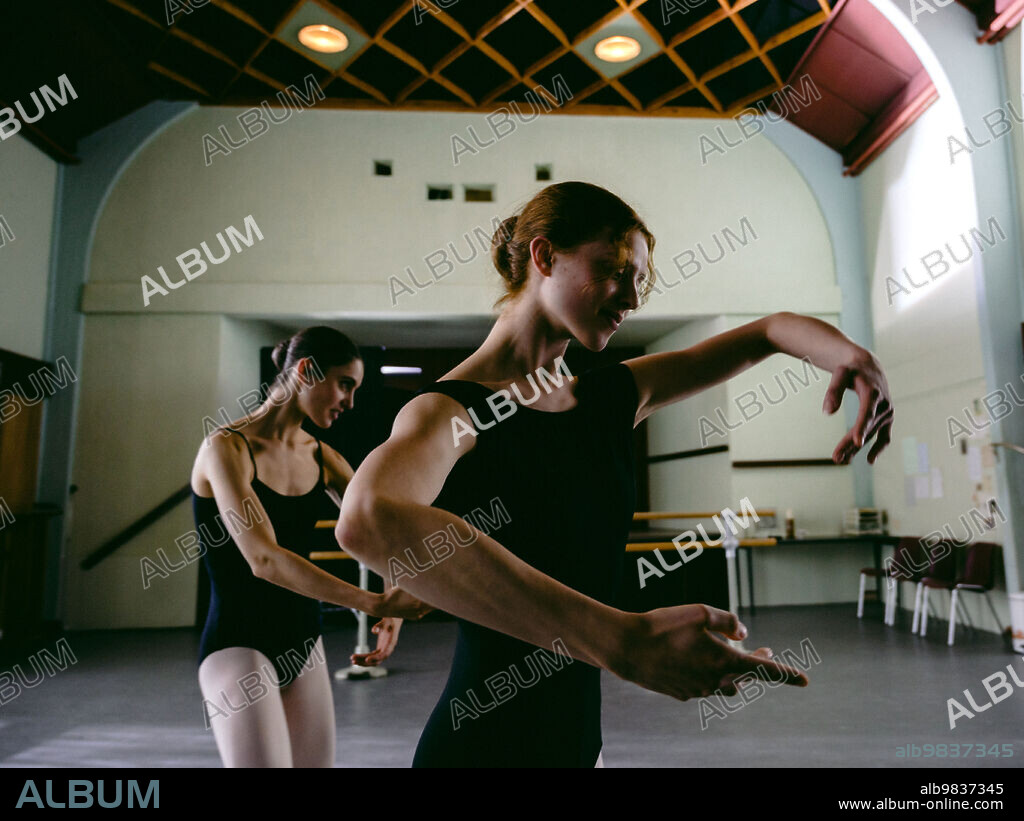 ELAINE MEIJERINK and ROOS ENGLEBERT in PIECE OF MY HEART, 2022, directed by DANA NECHUSHTAN. Copyright Eyeworks / NTR.
