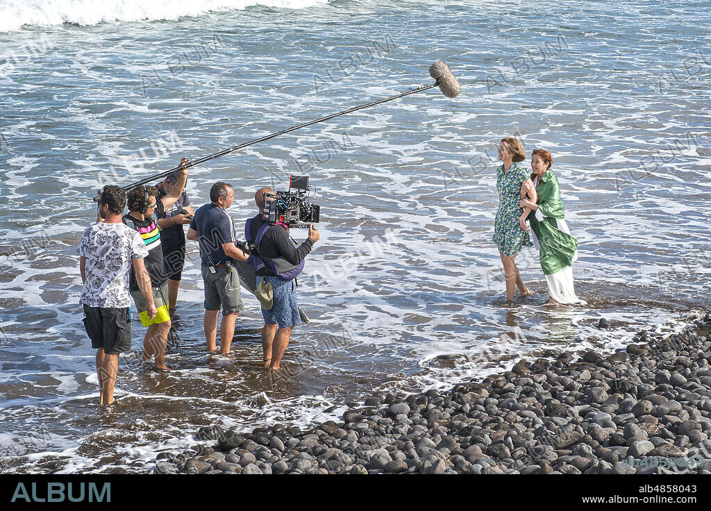 VERONICA FORQUE en SALIR DEL ROPERO, 2019, dirigida por ANGELES REINE. Copyright AIRAM FILMS/SALIR DEL ROPERO/TAKE 2000/TVE/YAIZA FILMS.