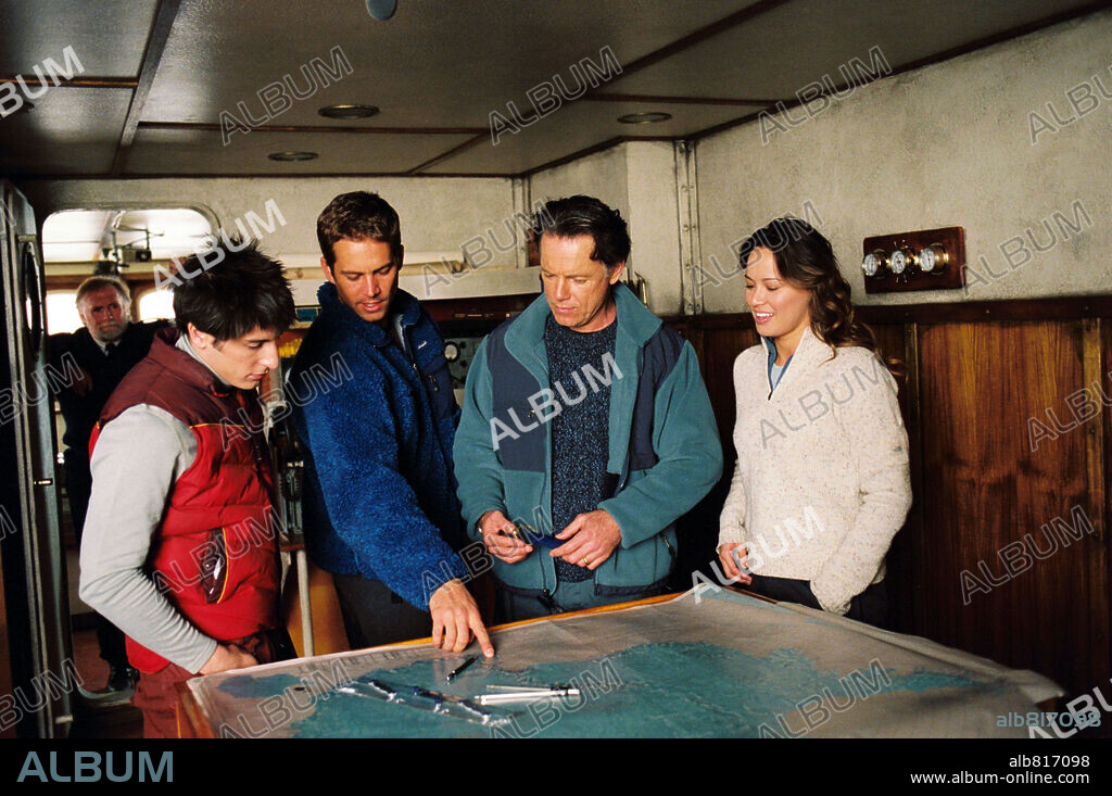 BRUCE GREENWOOD, JASON BIGGS, MOON BLOODGOOD and PAUL WALKER in EIGHT BELOW, 2006, directed by FRANK MARSHALL. Copyright WINKING PROD GMBH & CO. KG. / LARGE, CHRIS.