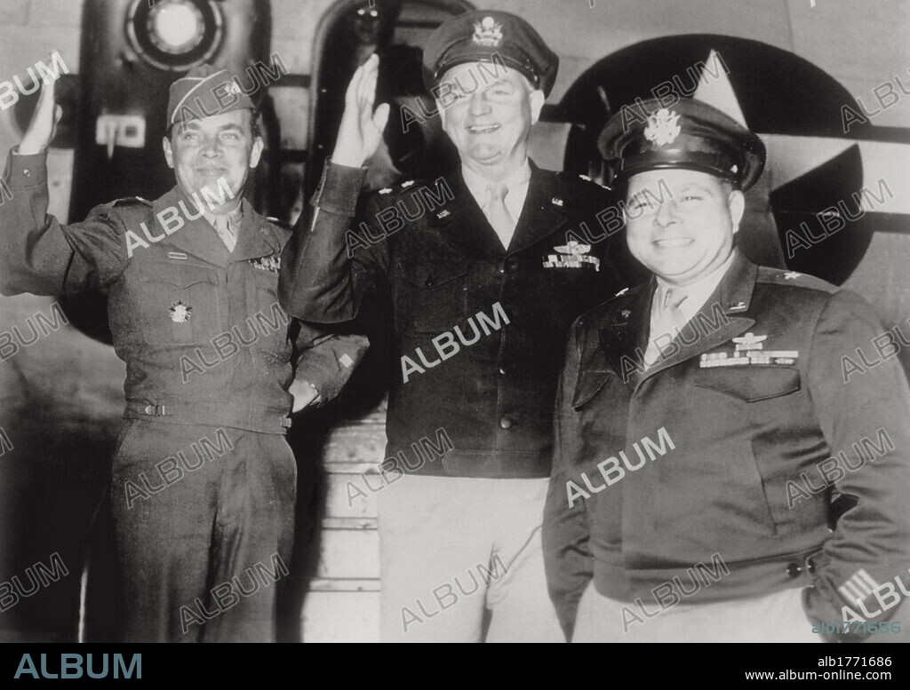 Three officers arriving at the airport. On their return from Europe, the U.S. General Anthony McAuliffe, Paul Williams and John Doyle greeting smiling. New York, July 1945.