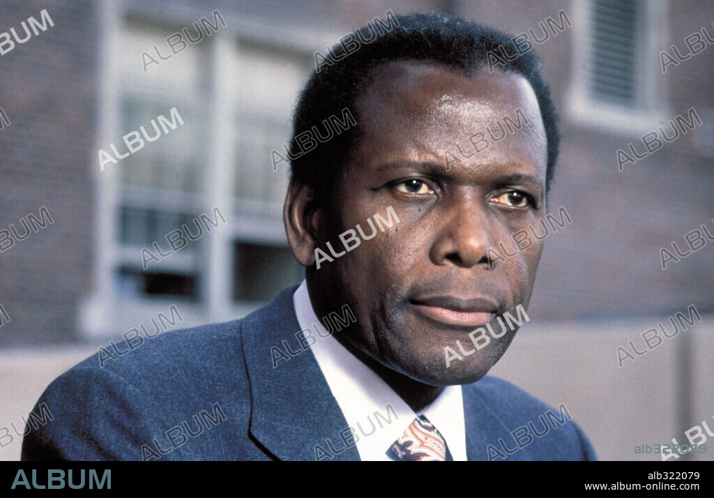 SIDNEY POITIER en ESPÍAS SIN IDENTIDAD, 1988 (LITTLE NIKITA), dirigida por RICHARD BENJAMIN. Copyright HEKEL, LEN.