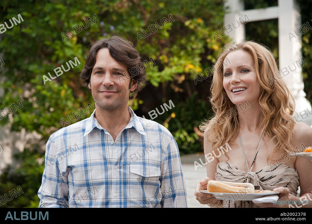LESLIE MANN y PAUL RUDD en SI FUERA FACIL, 2012 (THIS IS 40), dirigida por JUDD APATOW. Copyright APATOW PRODUCTIONS.