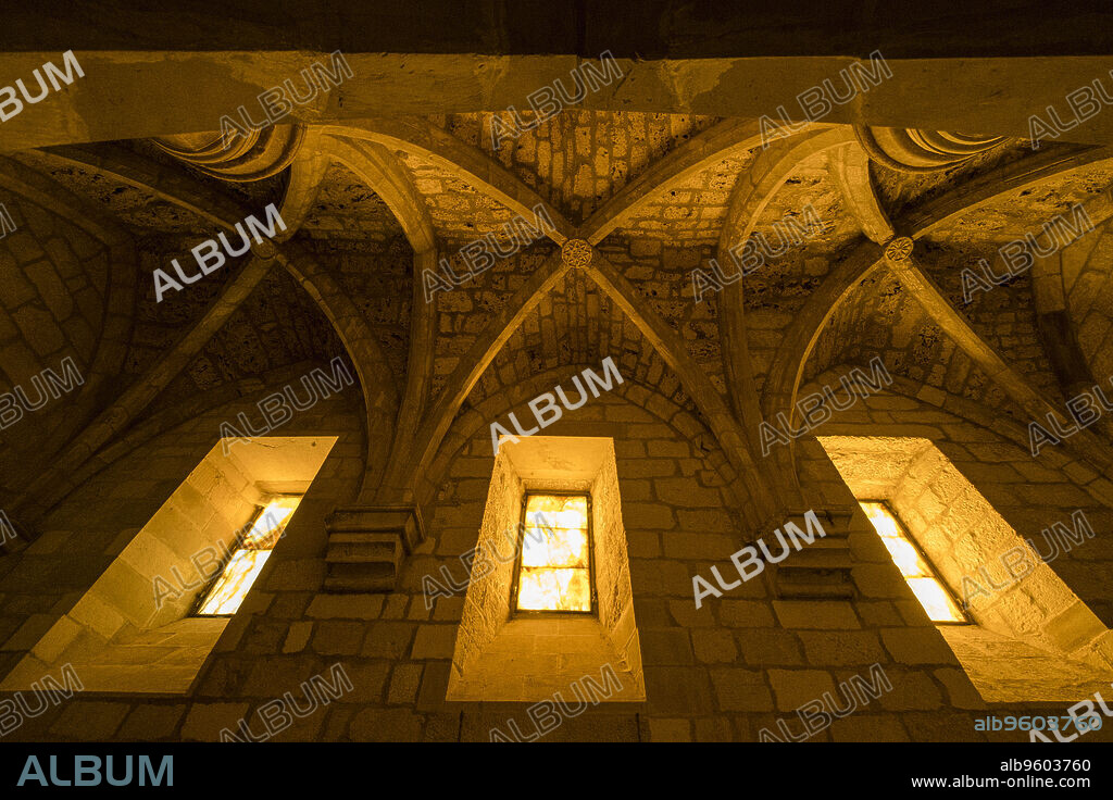 ventanas de alabastro de la cocina, , Monasterio de Santa María la Real de Iranzu, claustro, siglo XII - XIV, camino de Santiago, Abárzuza, Navarra, Spain, Europe.
