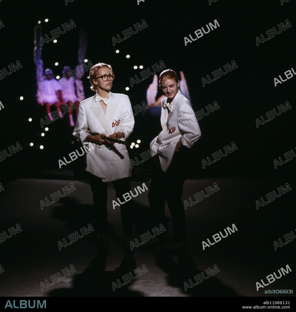 DÖF, German-Austrian sensitivity, New German Wave, Annette Humpe and Inga Humpe present their single: Codo, duese im Sauseschritt, 1983. DOEF SHOW, Annette and Inga Humpe sing the song: Codo, duese im Sauseschritt, 1983.