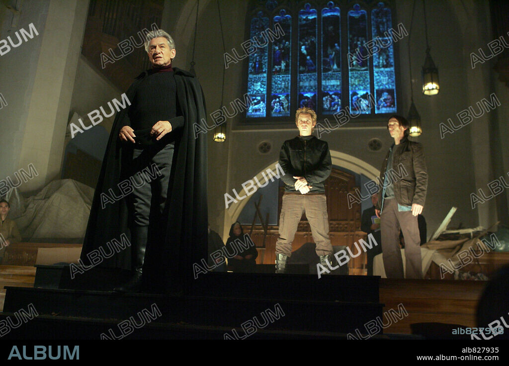 AARON STANFORD, HALLE BERRY, HUGH JACKMAN and IAN McKELLEN in X-MEN: THE LAST STAND, 2006, directed by BRETT RATNER. Copyright 20TH CENTURY FOX.