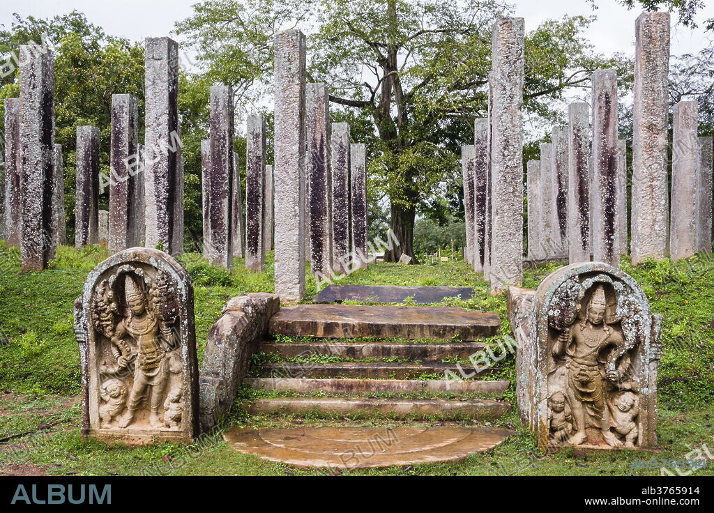 Ruins of stone columns at Thuparama Dagoba in the Mahavihara (The Great Monastery), Sacred City of Anuradhapura, UNESCO World Heritage Site, Sri Lanka, Asia.