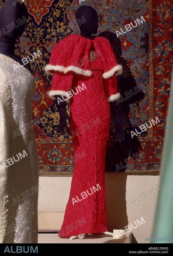 CRISTOBAL BALENCIAGA (1895-1972). TRAJE DE NOCHE-INVIERNO 1964        CAT 153.
