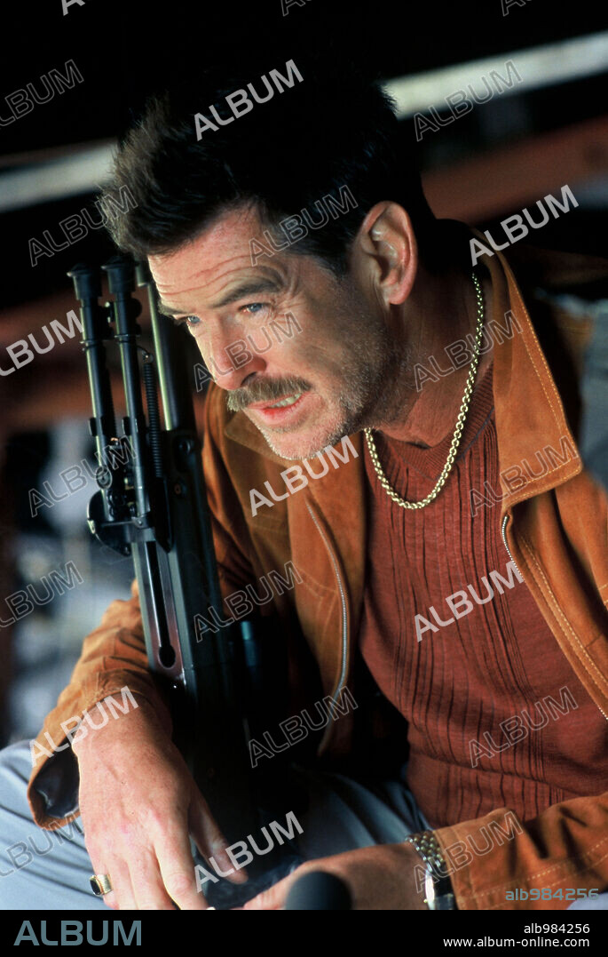 PIERCE BROSNAN en MATADOR [2006], 2005 (THE MATADOR), dirigida por RICHARD SHEPARD. Copyright BUENA VISTA.