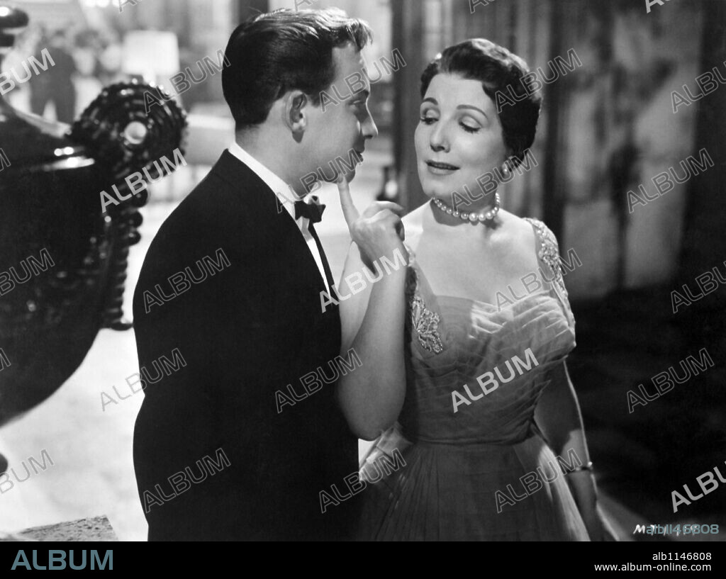 LIBERTAD LAMARQUE y PEDRO ARMENDARIZ en LA MUJER QUE NO TUVO INFANCIA, 1957, dirigida por TITO DAVISON. Copyright PRODUCCIONES SOTOMAYOR.