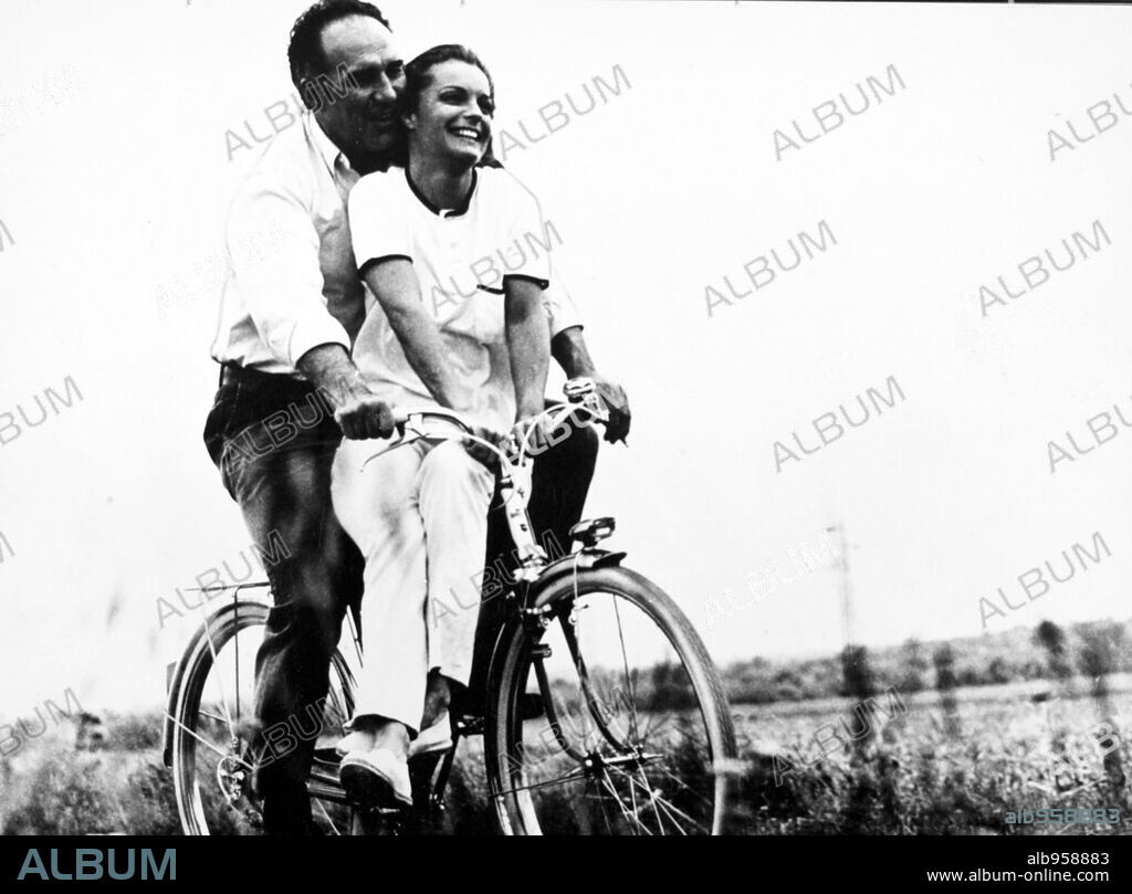 MICHEL PICCOLI y ROMY SCHNEIDER en LAS COSAS DE LA VIDA, 1970 (LES CHOSES DE LA VIE), dirigida por CLAUDE SAUTET. Copyright LIRA/SONOCAM/FIDA.