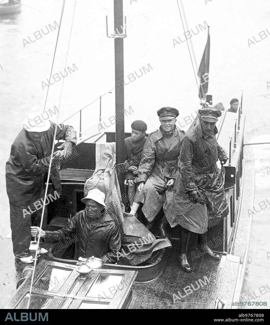 16 septiembre 1923. San Sebastian. Las Regatas de Traineras. El príncipe de Asturias (X), Presidiendo las Regatas A bordo Del "Fackun-Tu-Zin".