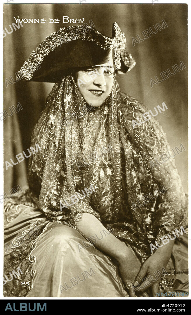 Carte postale vers 1920 representant Yvonne de BRAY (1889-1954). Credit : Collection JEAN VIGNE/KHARBINE-TAPABOR.