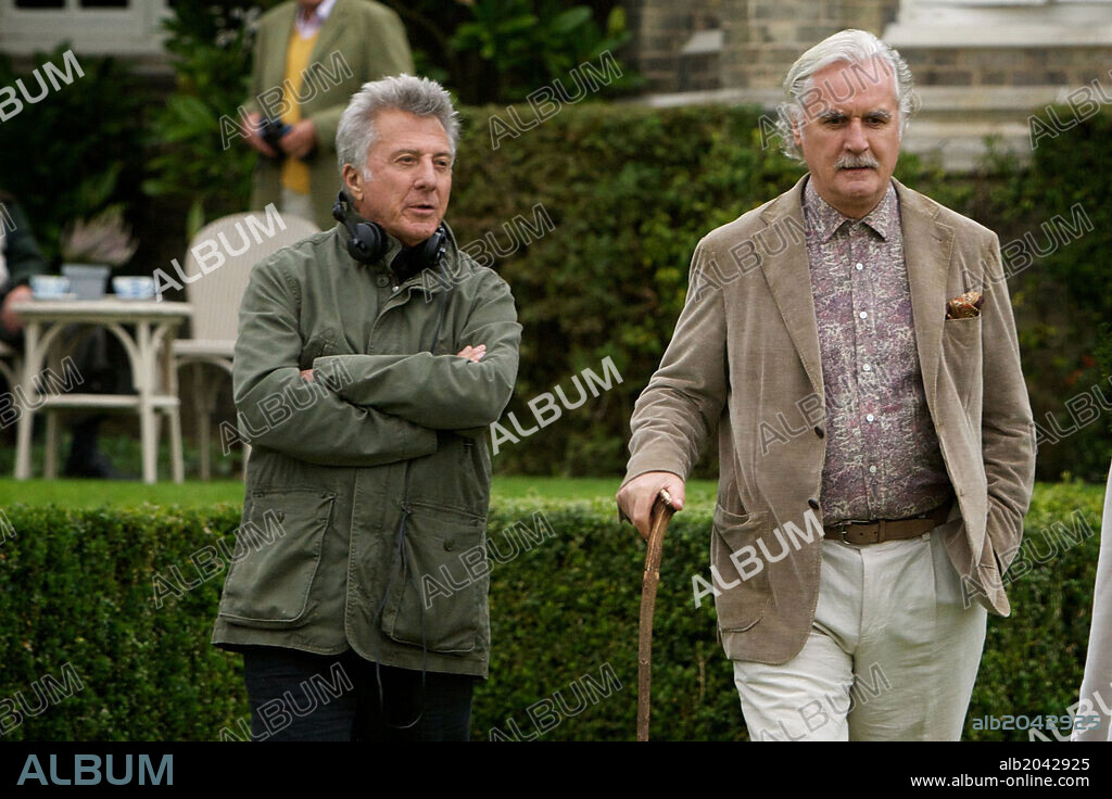 BILLY CONNOLLY and DUSTIN HOFFMAN in QUARTET, 2012, directed by DUSTIN HOFFMAN and JULIA SOLOMONOFF. Copyright HEADLINE PICTURES.
