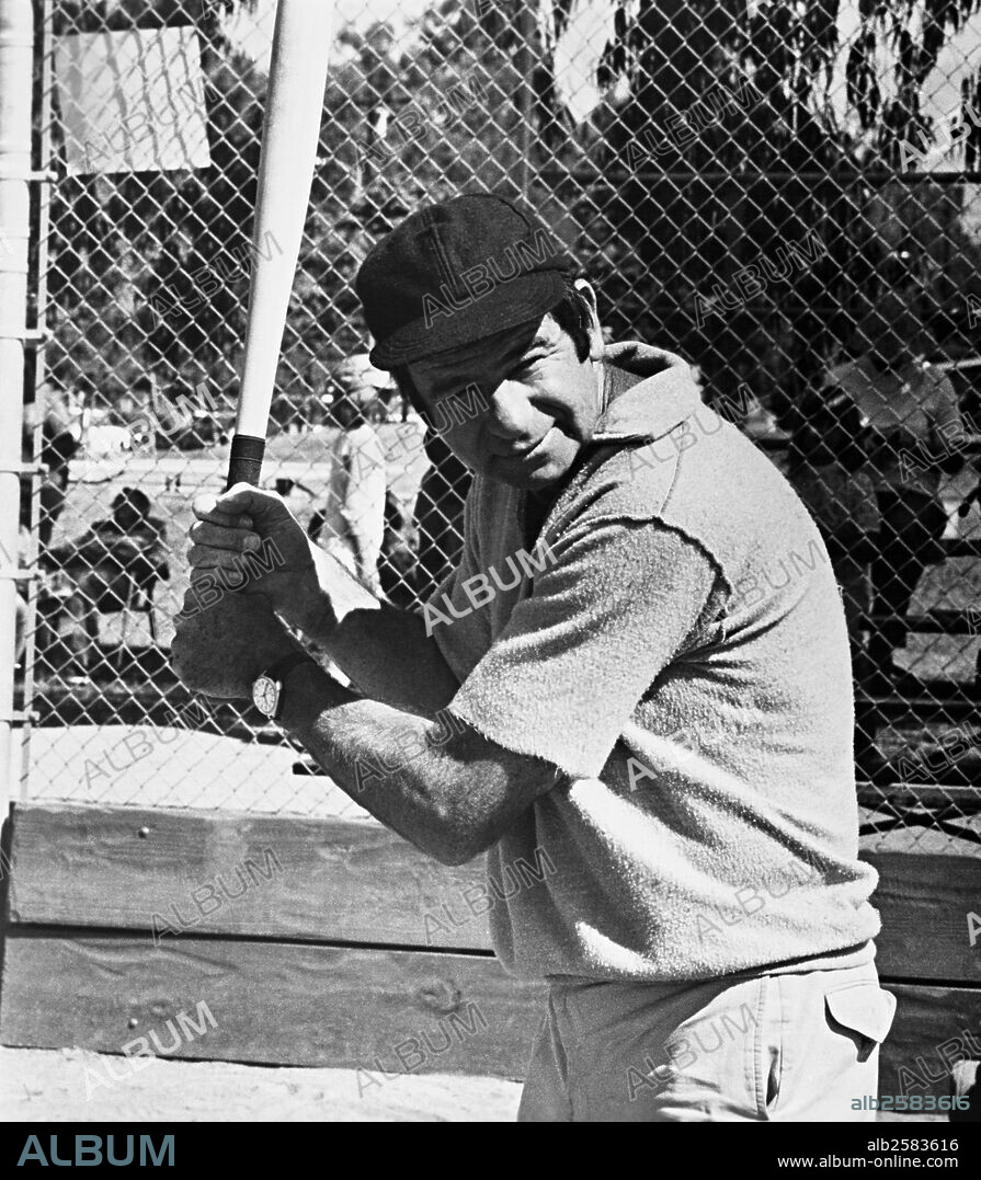 WALTER MATTHAU in THE BAD NEWS BEARS, 1976, directed by MICHAEL RITCHIE. Copyright PARAMOUNT PICTURES.