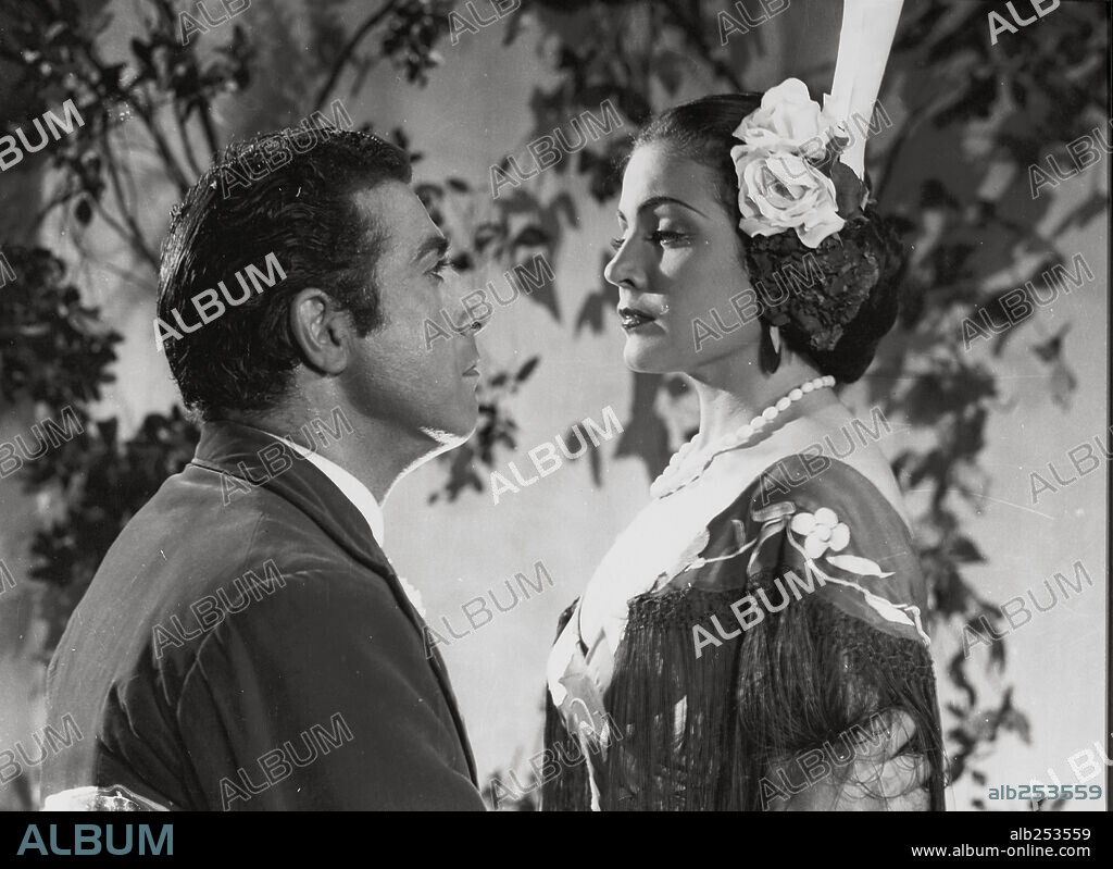 CARMEN SEVILLA and LUIS MARIANO in EL SUEÑO DE ANDALUCIA, 1953. Copyright CINEMATOGRAFICA ESPAÑOLA AMERICANA.