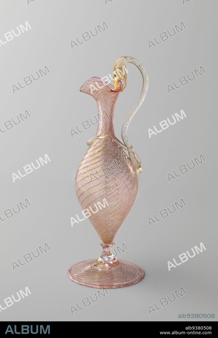 Two small vases, Vase shaped like a jug with snake, Pink glass vase with gold leaf (pulverized), the handle shaped like a snake., Salviati Dott. Antonio (mentioned on object), Murano, c. 1885 - c. 1890, glass, gold leaf, glassblowing, height 16 cm.