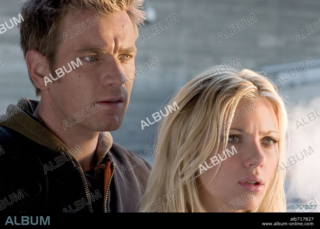 EWAN McGREGOR y SCARLETT JOHANSSON en LA ISLA, 2005 (THE ISLAND), dirigida por MICHAEL BAY. Copyright DREAMWORKS / MORTON, MERRICK.