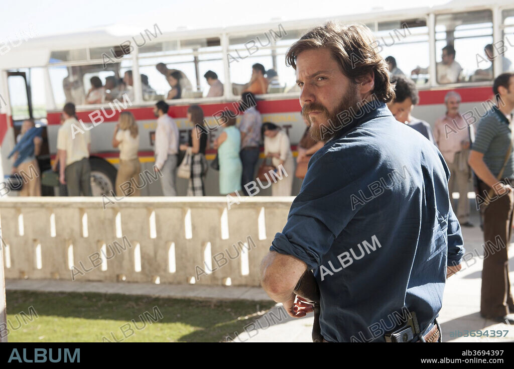 DANIEL BRUEHL. DANIEL BRUHL in ENTEBBE, 2018, directed by JOSE PADILLA. Copyright PARTICIPANT MEDIA/PELLIKOLA / DANIEL, LIAM.