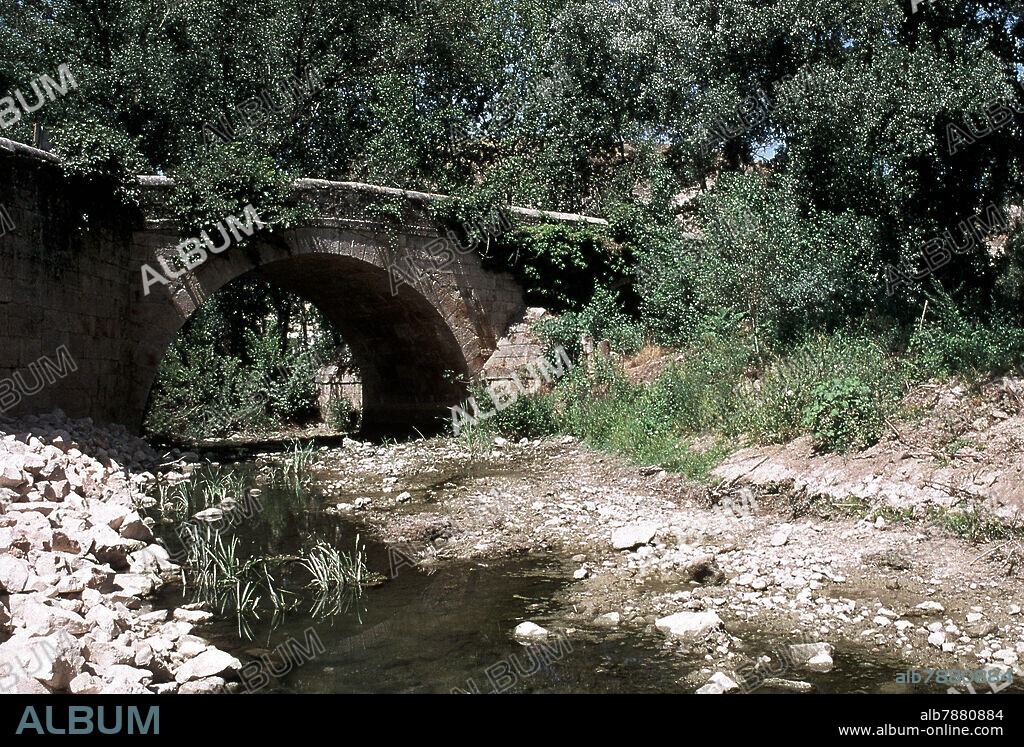 PUENTE DE CARABAÑA EN LA VIA EMERITA AUGUSTA RECONSTRUIDO EN EL S XVIII.