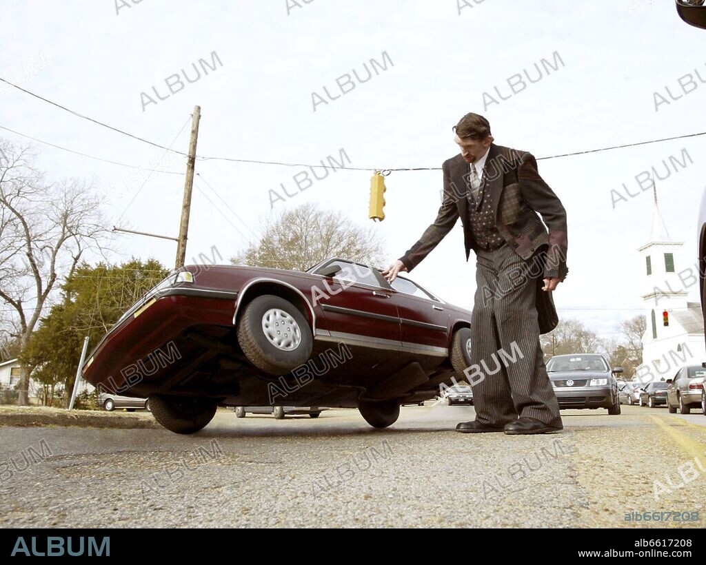 ACTOR MATTHEW MC GRORY EN UNA ESCENA DE LA PELICULA BIG FISH DIRIDIDA POR TIM BURTON- 2003.