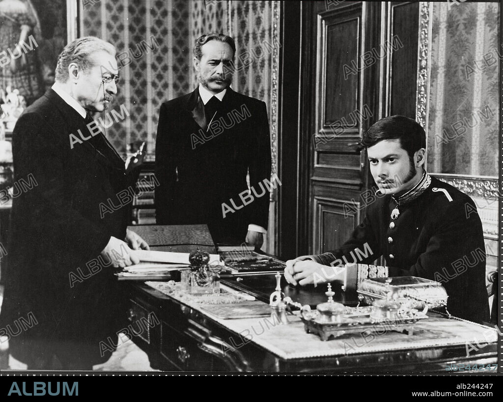 JOSE MARCO DAVO, TOMAS BLANCO y VICENTE PARRA en DONDE VAS ALFONSO XII?, 1958.