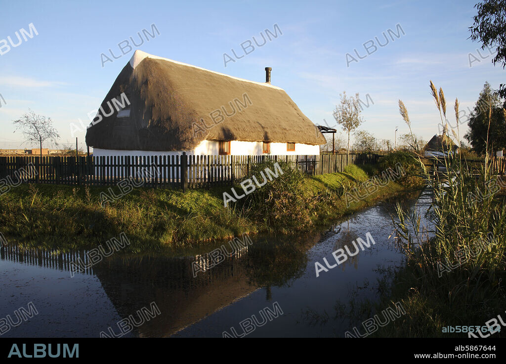 Delta del Ebre / Ebro; barraca habilitada como Casa de Turismo Rural cerca del pueblo de Deltebre.