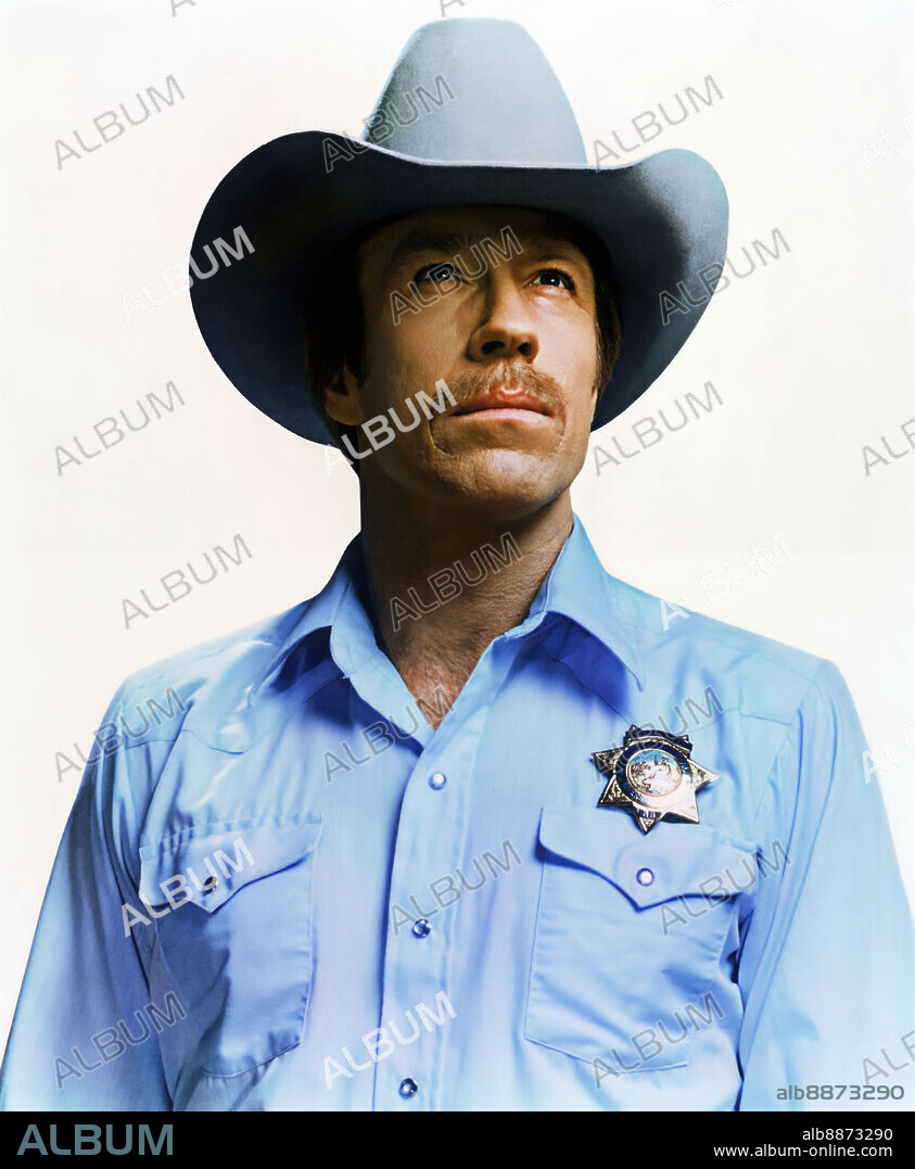 CHUCK NORRIS en FÚRIA SILENCIOSA, 1982 (SILENT RAGE), dirigida por MICHAEL MILLER.
