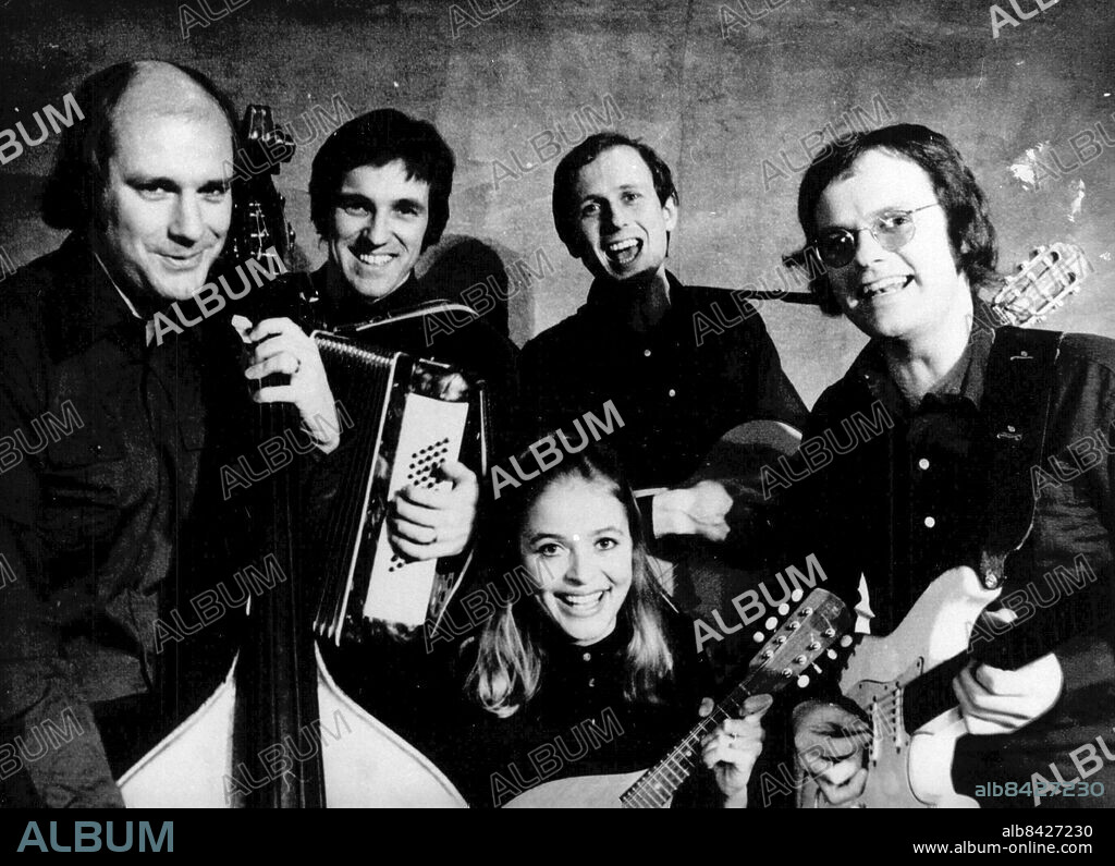 Stockholm 1980-10-28. Skådespelarna Tomas Bolme, Anders Forslund, Stefan Ringbom, Gunnar Idering och Elisabeth Nordkvist från Fria Proteatern. Foto: Ragnhild Haarstad / SvD / TT / kod 12014.
