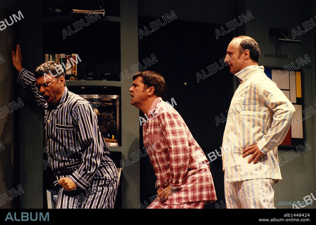 Actuación del grupo teatral El Tricicle en su último espectáculo "Entre tres". Teatro Victoria, Barcelona, 1996.