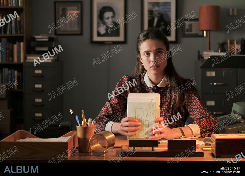 MARGARET QUALLEY in MY SALINGER YEAR, 2020, directed by PHILIPPE FALARDEAU. Copyright MICRO_SCOPE.