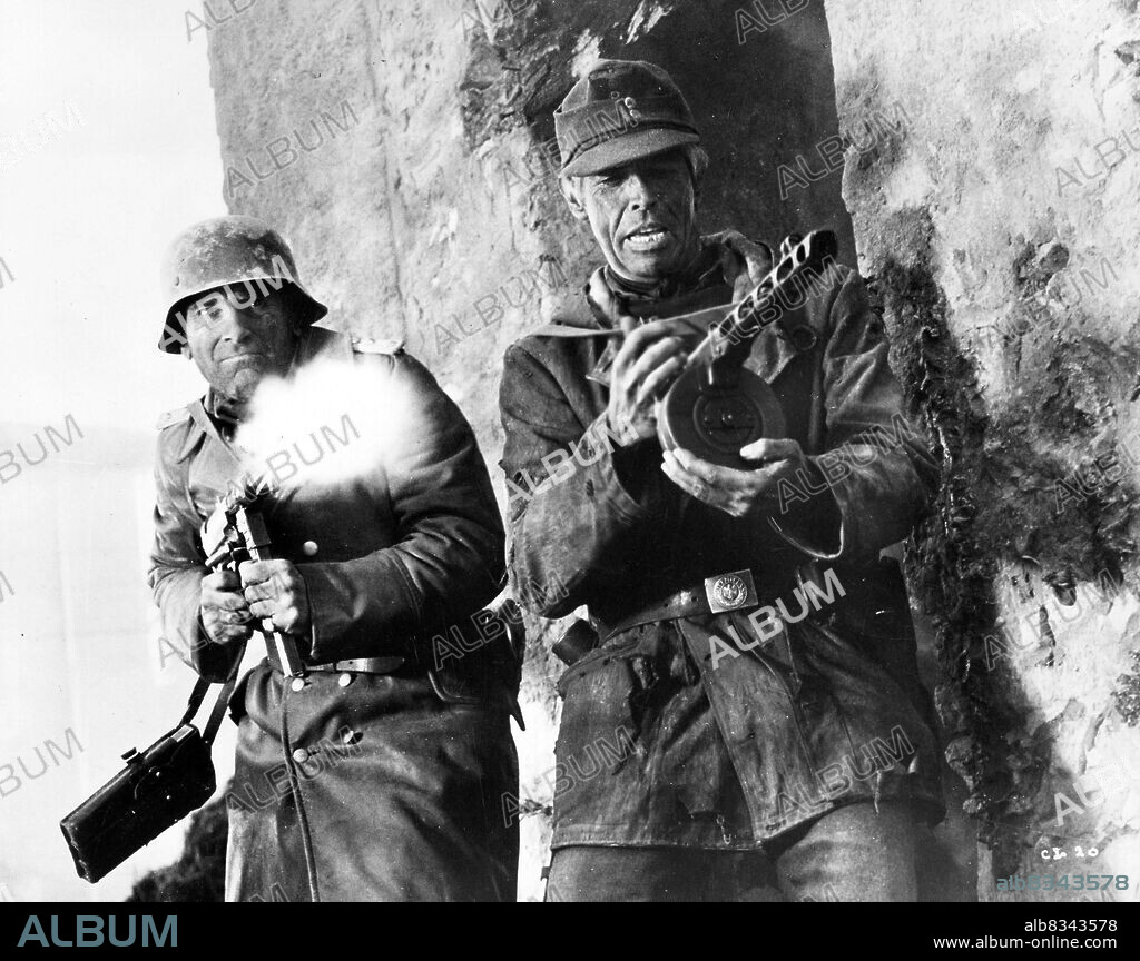 JAMES COBURN en LA CRUZ DE HIERRO, 1977 (CROSS OF IRON), dirigida por SAM PECKINPAH. Copyright AVCO EMBASSY.