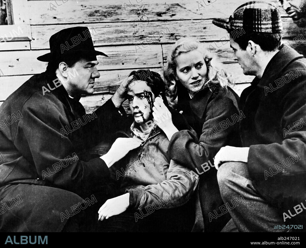 EVA MARIE SAINT, KARL MALDEN and MARLON BRANDO in ON THE WATERFRONT, 1954, directed by ELIA KAZAN. Copyright COLUMBIA PICTURES.