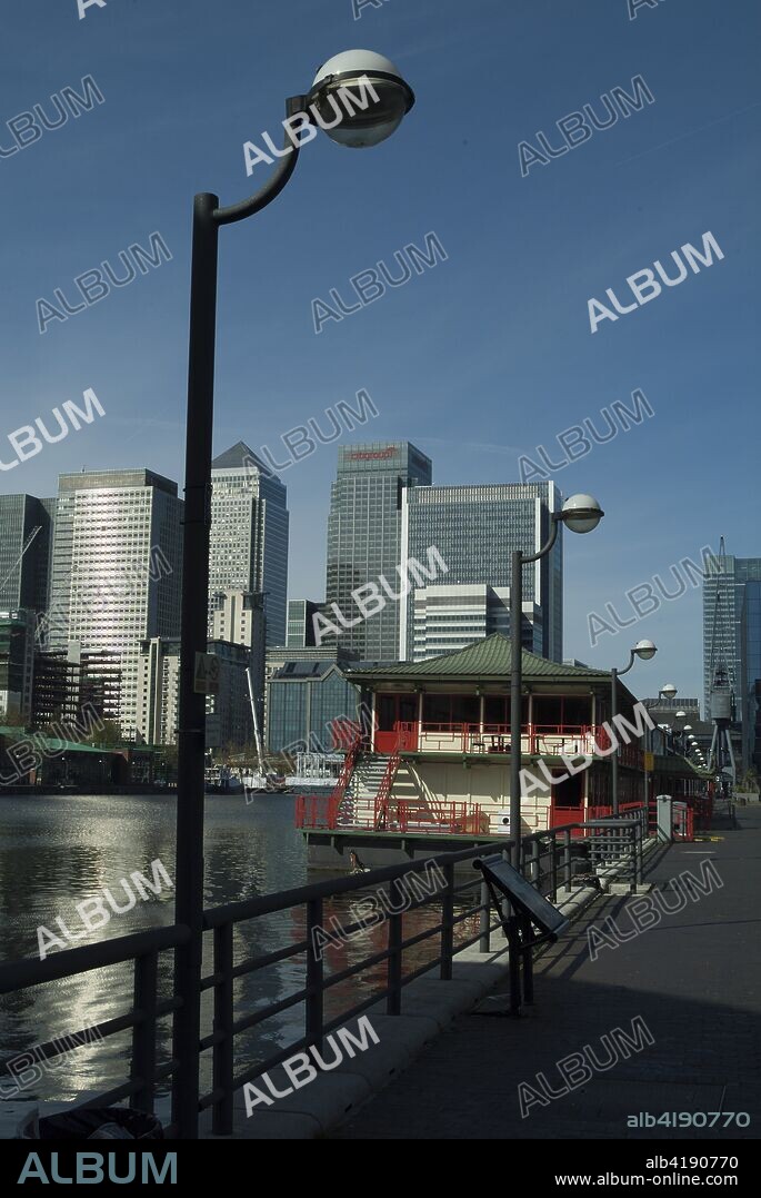 Inner Millwall Dock with the Lotus Chinese Floating Restaurant in the foreground and Canary Wharf highrise flats and office blocks in the background, Docklands, Isle of Dogs, London, E14, England.
