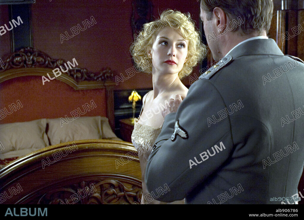 CARICE VAN HOUTEN in BLACK BOOK, 2006 (ZWARTBOEK), directed by PAUL VERHOEVEN. Copyright FU WORKS/ HECTOR BV/ MOTEL FILMS/ CLOCKWORK FILM.