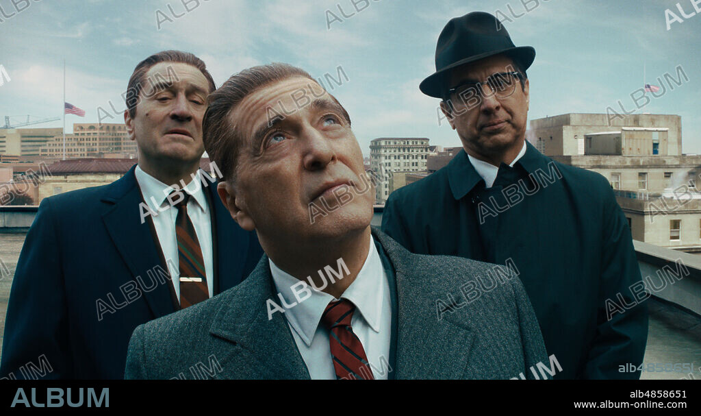 AL PACINO et RAY ROMANO dans THE IRISHMAN, 2019, réalisé par MARTIN SCORSESE. Copyright STX Entertainment.