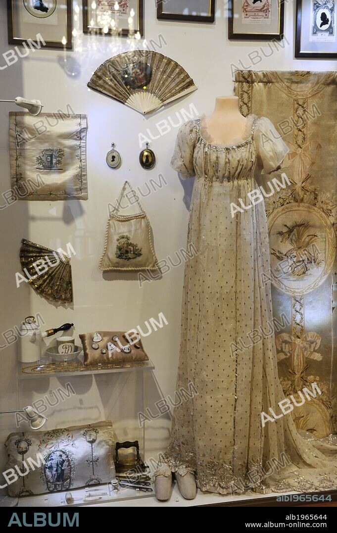 Historia. Nueva Moda en Riga. S. XIX. Estilo Imperio. Museo de la Historia y de la Navegación. Riga. Letonia.