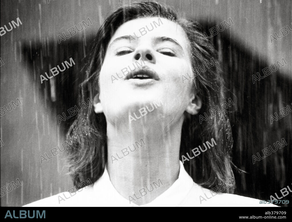 IRENE JACOB dans LA DOUBLE VIE DE VERONIQUE, 1991, réalisé par KRZYSZTOF KIESLOWSKI.